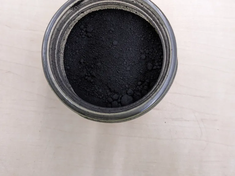 瓶に入ったグラパPSGの原料の粉末